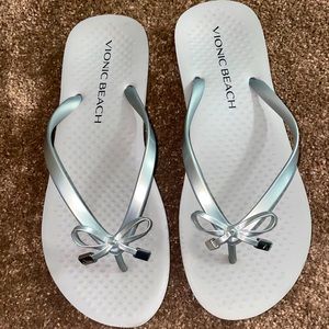 Vionic Beach silver sandals
